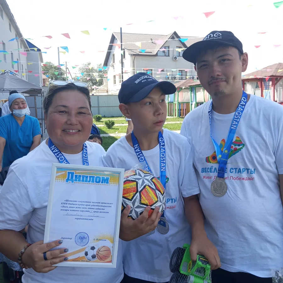 Айнур с сыновьями Наби и Тамирланом